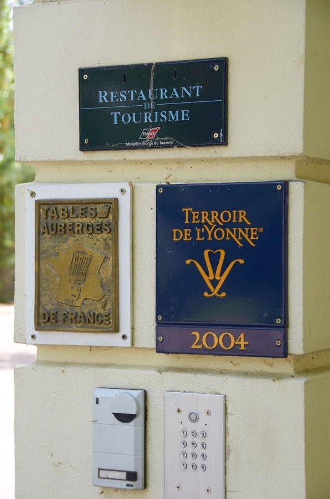 Hotel Restaurant Le Rive Gauche Joigny Zewnętrze zdjęcie